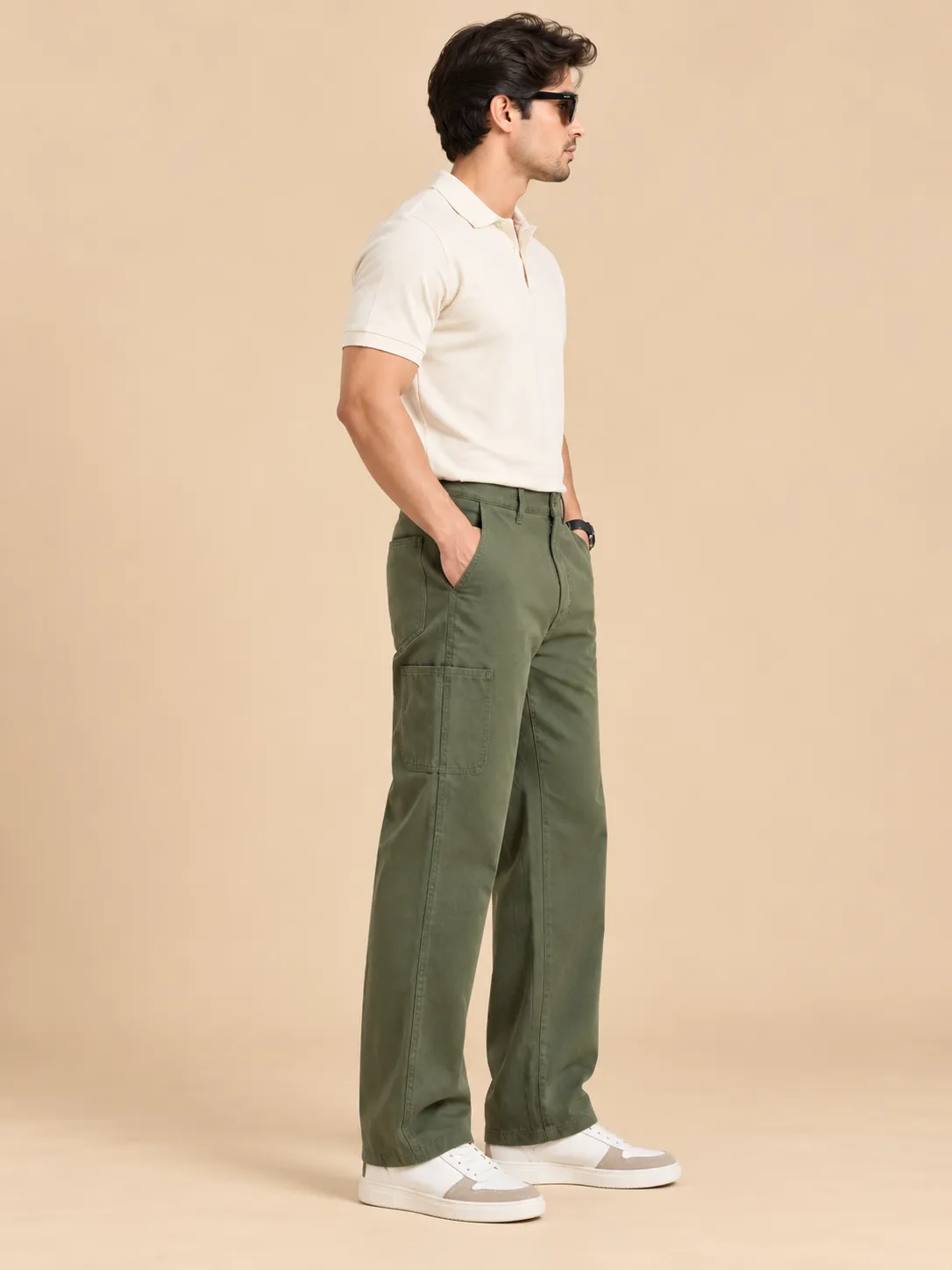 Men's green mid rise straight fit jeans thumbnail 2