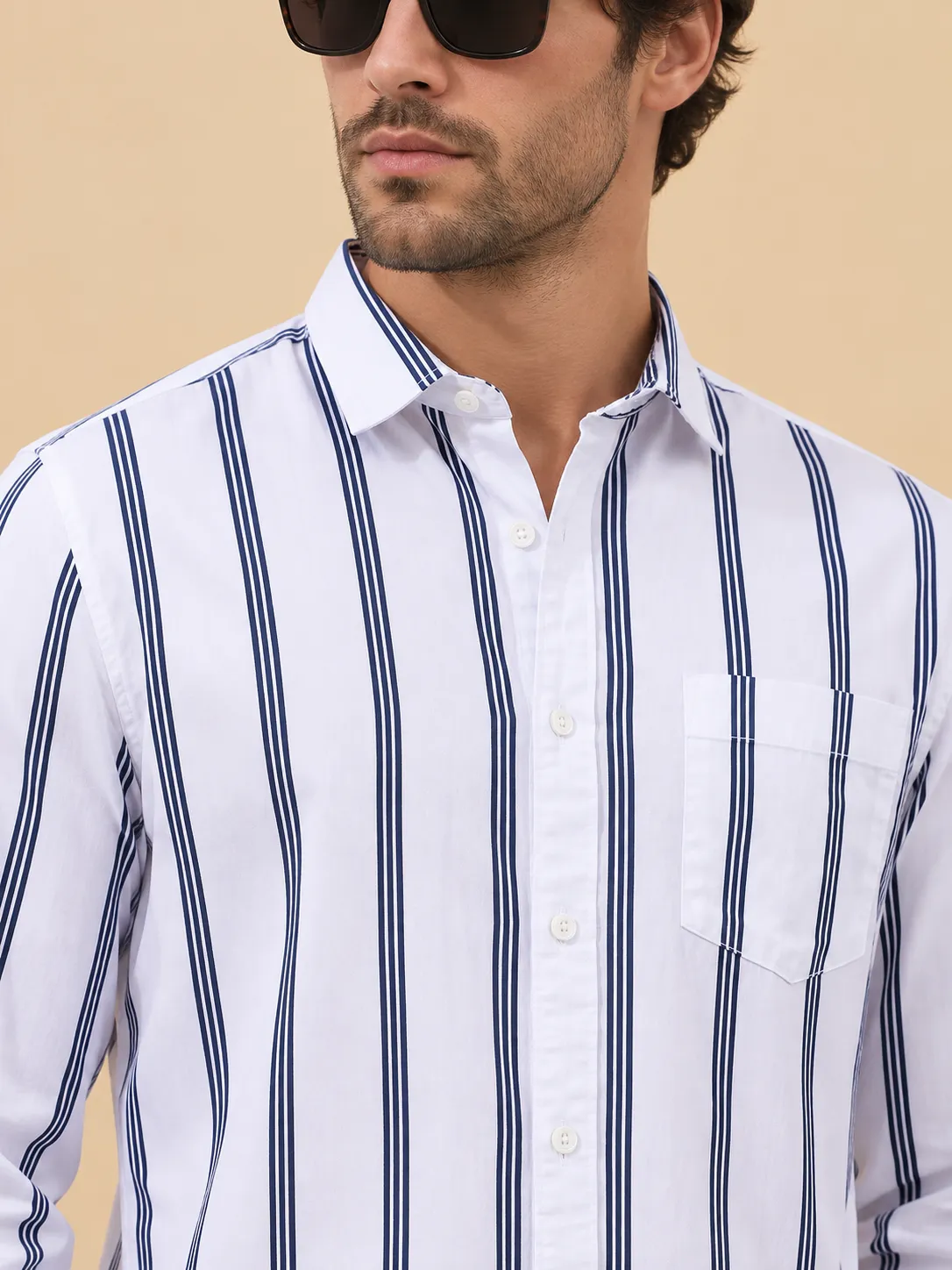 White relaxed fit regular blue line casual thumbnail 2