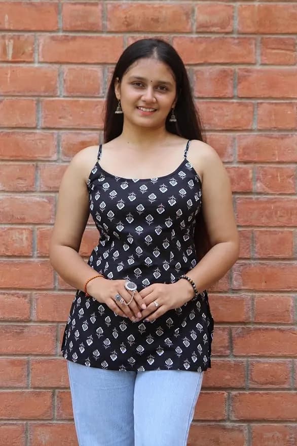 Women Printed Short Kurti with Detachable Shrug Sleeves thumbnail 4