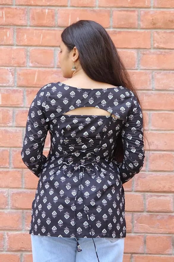 Women Printed Short Kurti with Detachable Shrug Sleeves thumbnail 3