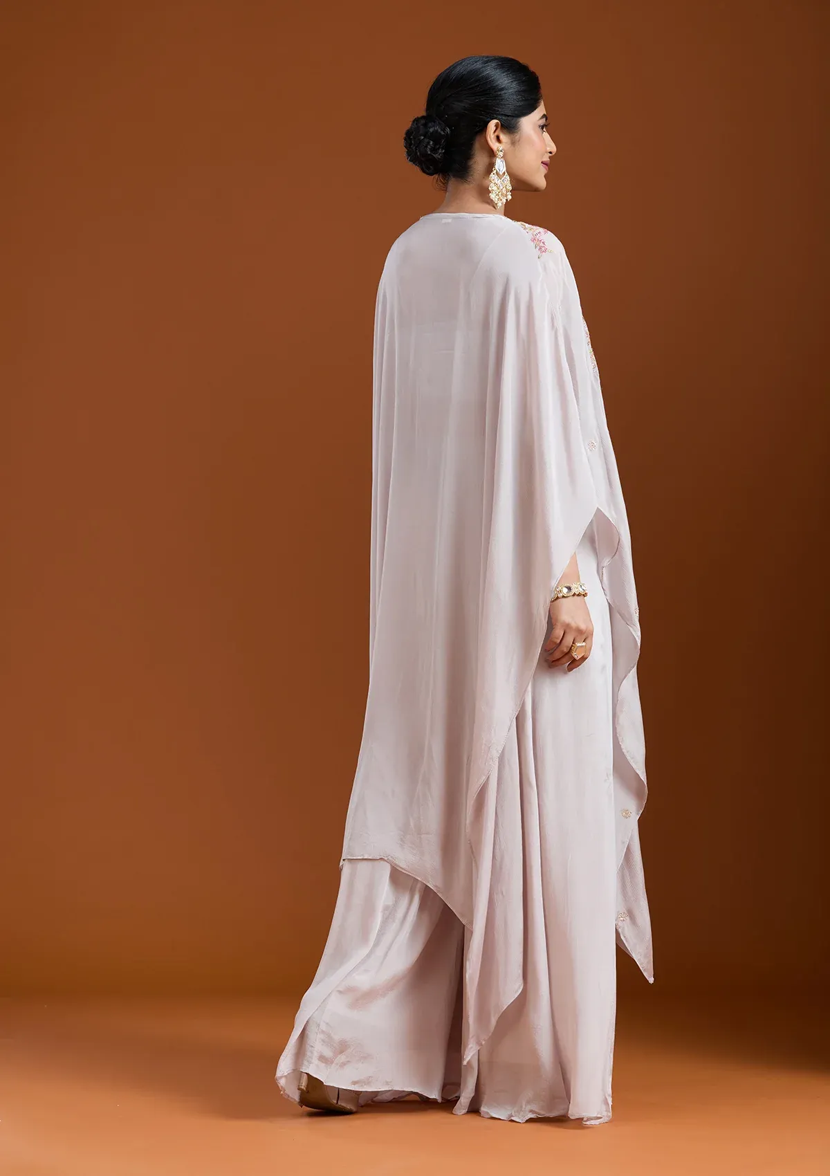 Off White Chinon Threadwork Jacket Kurta With Palazzo And Dupatta thumbnail 3