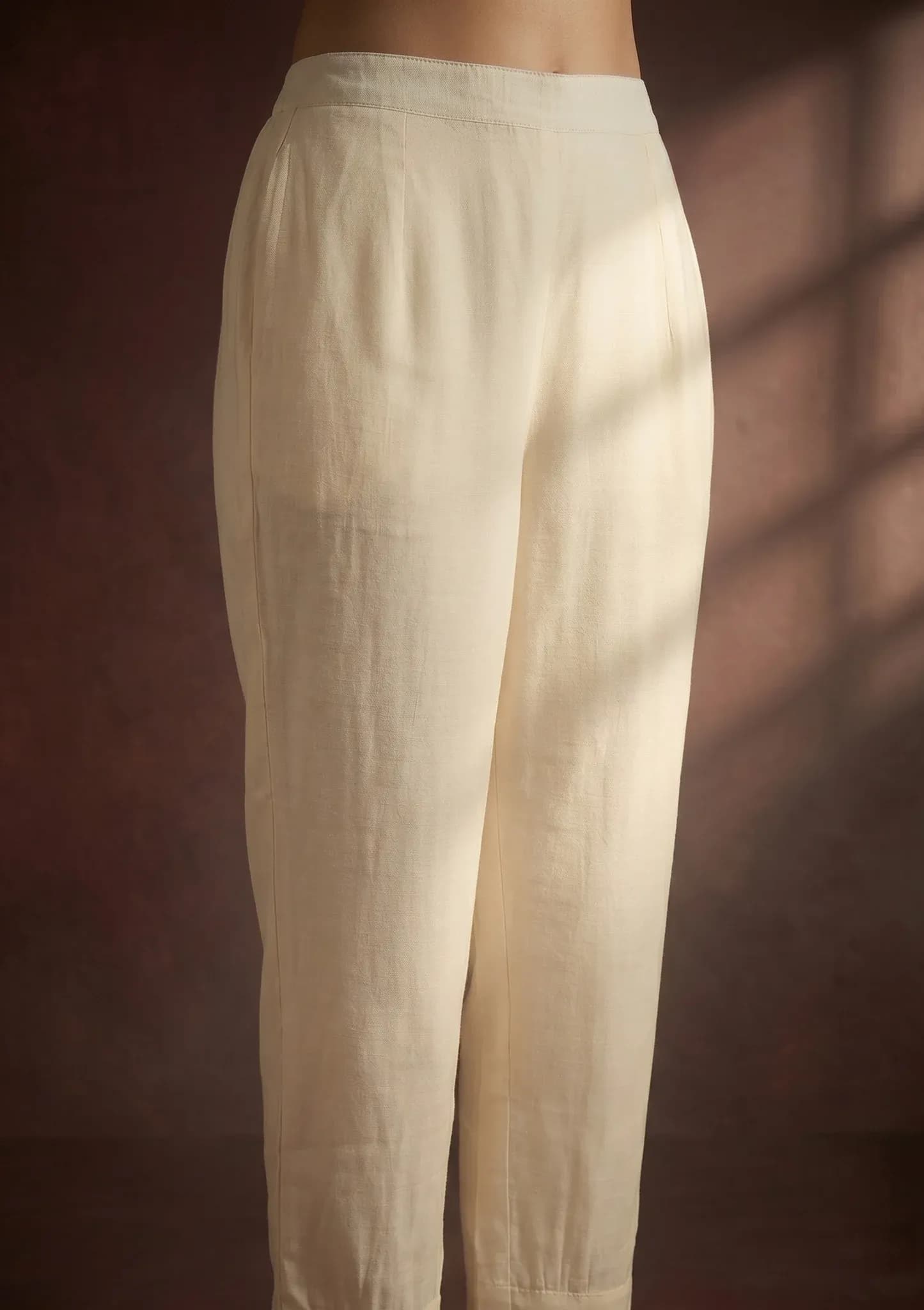 Off White Chanderi Threadwork A Line Kurta With Regular Pant And Dupatta thumbnail 4